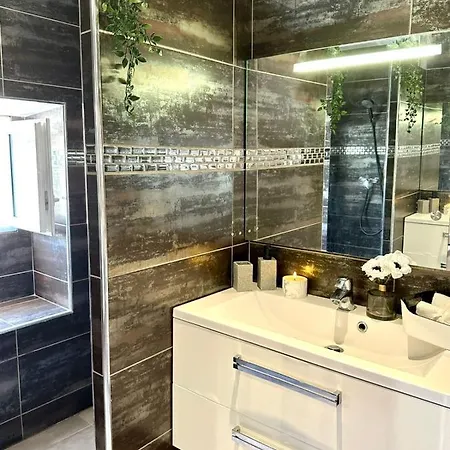 Luxury Of Approximately 40m2 With Terrace 아파트 *